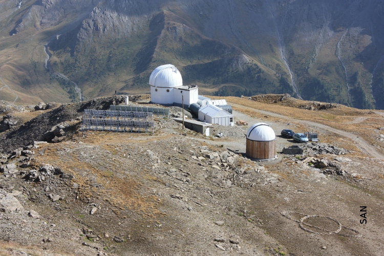 L'observatoire vu du Pic de Château-Renard