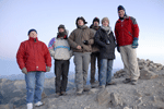 Le groupe dans l'attente du rayon vert au lever du Soleil